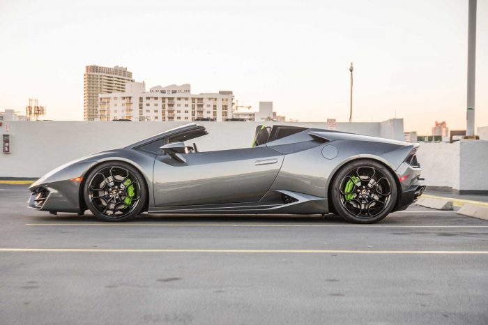 Rent the Lamborghini Huracan Silver in Atlanta