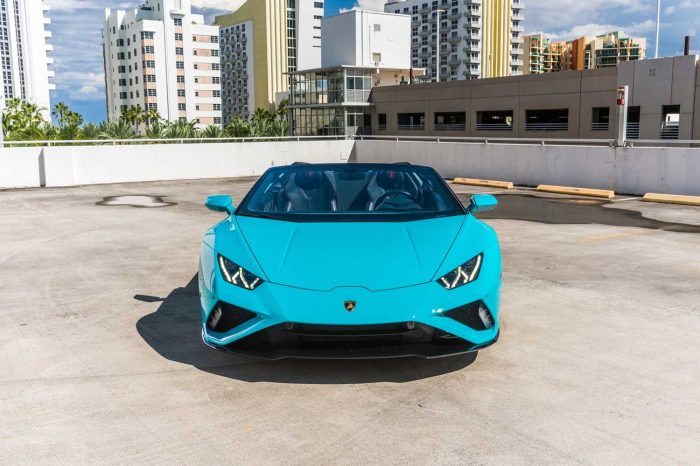 Rent the Lamborghini Huracan EVO Spyder Blu Glauco in Atlanta