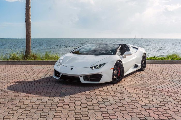 Rent the Lamborghini Huracan White in Atlanta