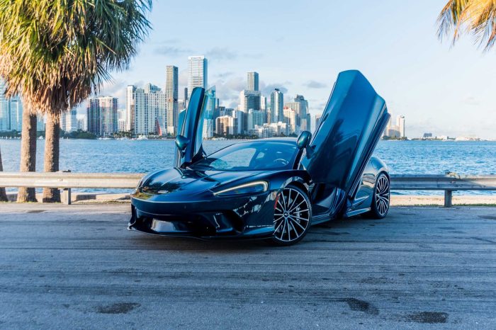 Rent the McLaren GT Green Black in Atlanta