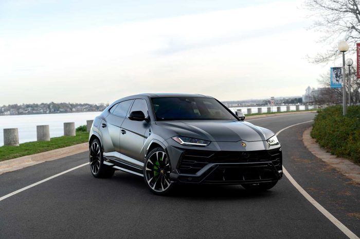 Lamborghini Urus Gray Rental in Atlanta